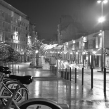 Фотография под названием "Rue de Caen la nuit" - Dominique Goujard, Подлинное произведение искусства