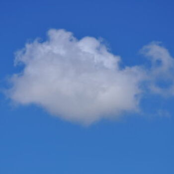 Photographie intitulée "Nuage sur fond bleu" par Dominique Goujard, Œuvre d'art originale