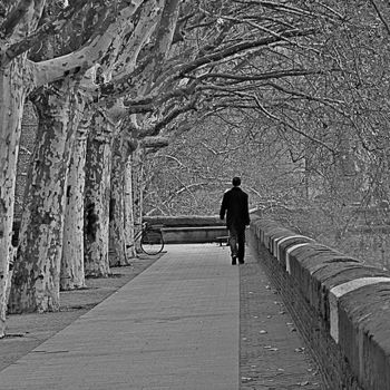 Photographie intitulée "l'homme qui marche." par Dominique Sandor, Œuvre d'art originale