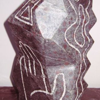 Sculptuur getiteld "idole aux pictogram…" door Bertrand Donnot, Origineel Kunstwerk, Steen
