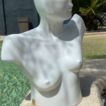 Sculpture titled "Buste resine pure w…" by Dorothée Barbou (Dotty), Original Artwork, Resin