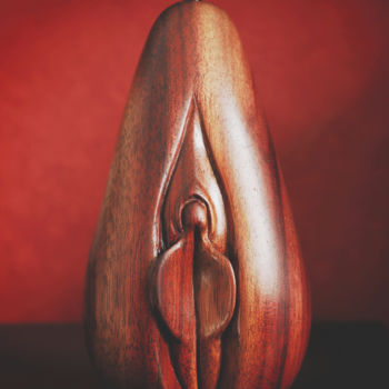 Sculpture intitulée "poire vulve" par Anthony Gratien, Œuvre d'art originale, Bois