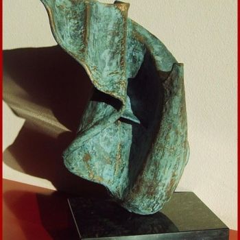 Sculptuur getiteld "Volar." door Edsel Selberie (E-Art Explosion.), Origineel Kunstwerk