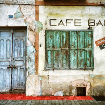Fotografie getiteld "Café Bar" door Eduardo Ramírez, Origineel Kunstwerk