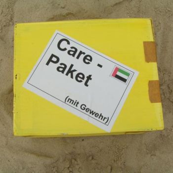 Pittura intitolato "Care Paket mit Gewe…" da Annamalt & Edward Naujok, Opera d'arte originale