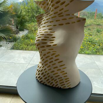 Sculpture titled "Elvis Has Left The…" by Eileen Van Den Bosch, Original Artwork, Ceramics
