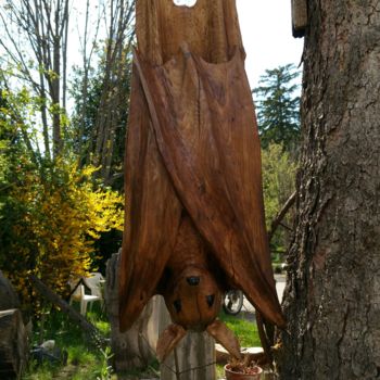 Скульптура под названием "Nietoperz" - Toya, Подлинное произведение искусства, Дерево