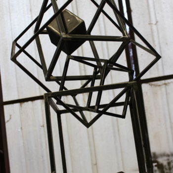 Skulptur mit dem Titel "Eldekan "Cubes unde…" von Eldekan, Original-Kunstwerk