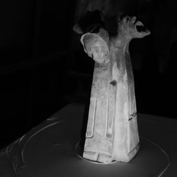 Скульптура под названием "Декалог №4" - Володя Варн, Подлинное произведение искусства, Глина