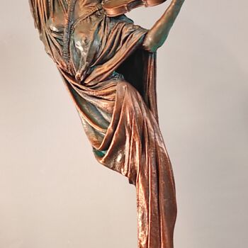 Sculptuur getiteld ""The Soul of a Viol…" door Elena Kraft, Origineel Kunstwerk, Klei