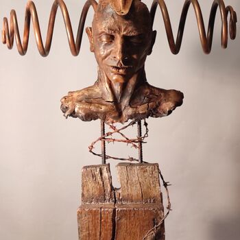 Skulptur mit dem Titel ""Taurus"" von Elena Kraft, Original-Kunstwerk, Ton