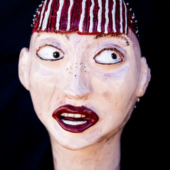 雕塑 标题为“Rebellious Girl” 由Elena Uljancic, 原创艺术品, 陶瓷