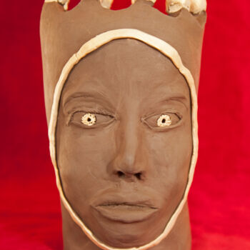 Scultura intitolato "The Young King Arth…" da Elena Uljancic, Opera d'arte originale, Ceramica