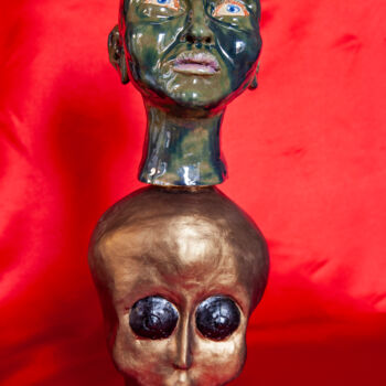 Скульптура под названием "E. T." - Elena Uljancic, Подлинное произведение искусства, Керамика