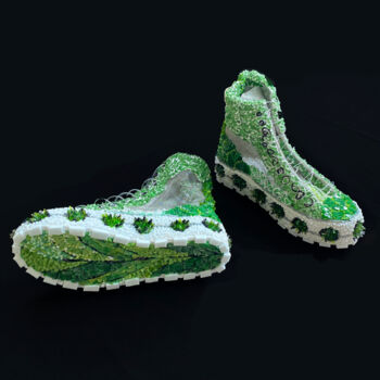Skulptur mit dem Titel "Sneakers. Running I…" von Elena Kirillova, Original-Kunstwerk, Mosaik