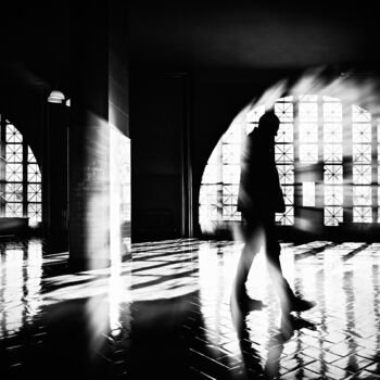 Fotografia zatytułowany „Surrounded by light” autorstwa Elena Raceala, Oryginalna praca, Fotografia cyfrowa