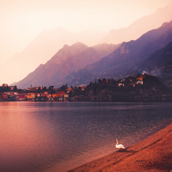 Photographie intitulée "Evening on the Como…" par Elena Raceala, Œuvre d'art originale, Photographie numérique