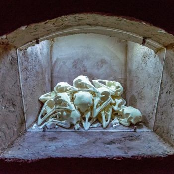 雕塑 标题为“skull bird crypt” 由Javier Fortea, 原创艺术品, 石膏