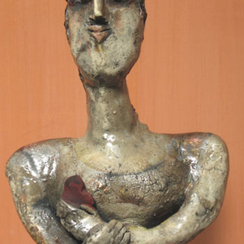 Скульптура под названием "le coeur sur la mai…" - Elisabeth Brainos, Подлинное произведение искусства