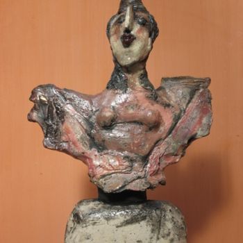 Escultura intitulada "the queen (detail)" por Elisabeth Brainos, Obras de arte originais