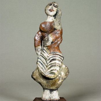 Skulptur mit dem Titel "idole a la robe tig…" von Elisabeth Brainos, Original-Kunstwerk, Terra cotta