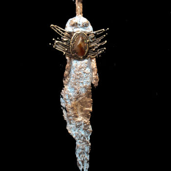 Skulptur mit dem Titel "Idole cornaline" von Elisabeth Brainos, Original-Kunstwerk, Bronze