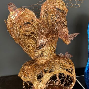 Sculpture titled "Buste cuivre" by Elisabeth D'Equainville, Original Artwork, Wire