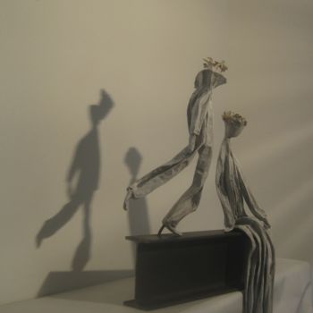 Escultura titulada "je vais vers la per…" por Elisabeth Durandin, Obra de arte original, Papel