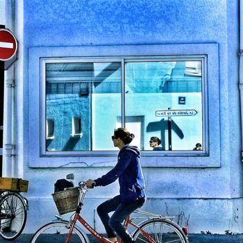 Photography titled "La byciclette bleue" by Elise Maurice, Original Artwork, Digital Photography Mounted on Aluminium