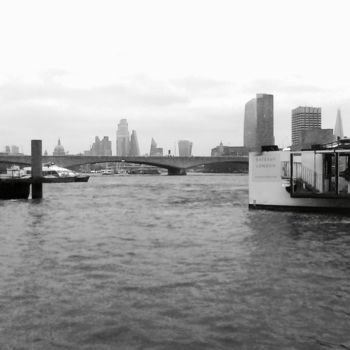 Fotografia intitolato "City & Thames" da Elitrompe, Opera d'arte originale, fotografia a pellicola