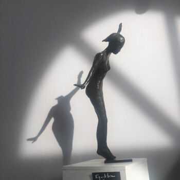 Sculpture titled "Equilibre" by Elizabeth Nagypataky, Original Artwork, Bronze