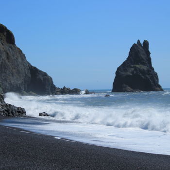 Фотография под названием "Reynisfjara in Icel…" - Elke Matthaeus, Подлинное произведение искусства