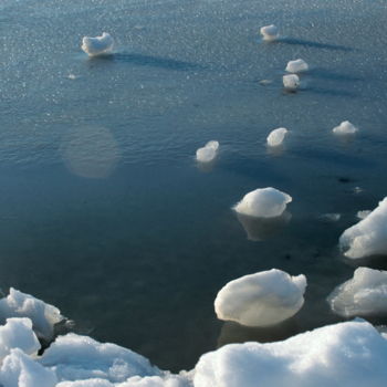 Photographie intitulée "Ice on a Lake" par Elke Matthaeus, Œuvre d'art originale