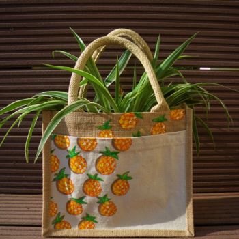 Textielkunst getiteld "Pluie d'ananas" door Nora Leynadier, Origineel Kunstwerk, Acryl