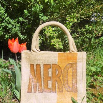 Textielkunst getiteld "MERCI" door Nora Leynadier, Origineel Kunstwerk, Accessoires