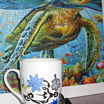 Painting titled "mug tortue polynesi…" by Elsa Viallet, Original Artwork