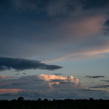 Fotografia zatytułowany „Céu com nuvens de c…” autorstwa Elton Abreu, Oryginalna praca, Fotografia cyfrowa