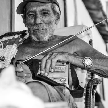 "O Homem e o rádio" başlıklı Fotoğraf Elton Abreu tarafından, Orijinal sanat, Dijital Fotoğrafçılık
