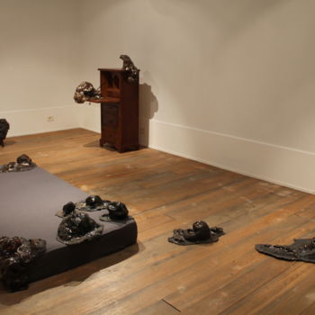 Installation intitulée "Bonne nuit les peti…" par Emma Hyvernat, Œuvre d'art originale, Installation d'art