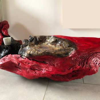 Skulptur mit dem Titel "Naufragé rouge" von Emma Lapassouze, Original-Kunstwerk, Holz