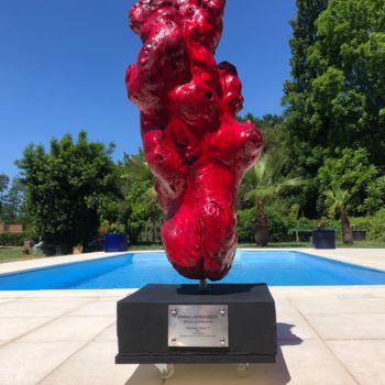 Скульптура под названием "Naufragé rouge 2" - Emma Lapassouze, Подлинное произведение искусства, Дерево