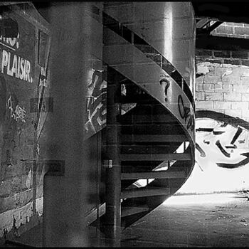Photographie intitulée "Escalier 2" par Emma Laroche, Œuvre d'art originale