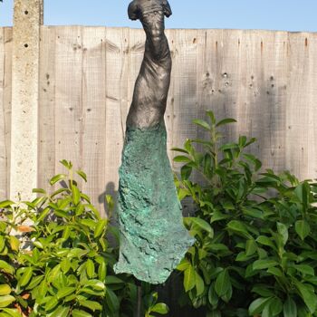 Скульптура под названием "VESSEL" - Emmanuel Okoro, Подлинное произведение искусства, Смола