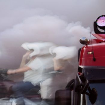 摄影 标题为“moto fire truck” 由Emmanuel Jahan, 原创艺术品
