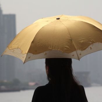 Photography titled "woman with a yellow…" by Emmanuel Jahan, Original Artwork