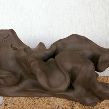 Skulptur mit dem Titel "Home fent la Migdia…" von Enric Santamaria Eulogio, Original-Kunstwerk, Terra cotta