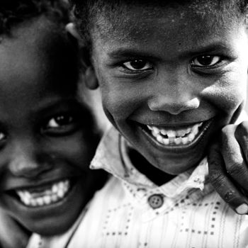 Photographie intitulée "Who Gives Joy" par Epha Photos, Œuvre d'art originale