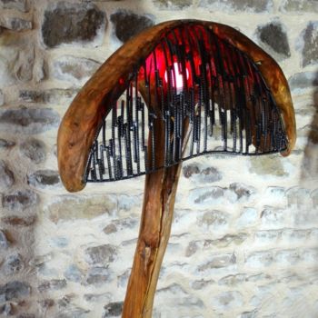 Skulptur mit dem Titel "lampe-champignon-e-…" von Eric Clavel, Original-Kunstwerk, Holz