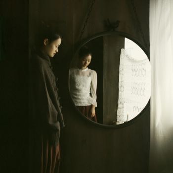 「Untouchables 4, pri…」というタイトルの写真撮影 Eric Guoによって, オリジナルのアートワーク