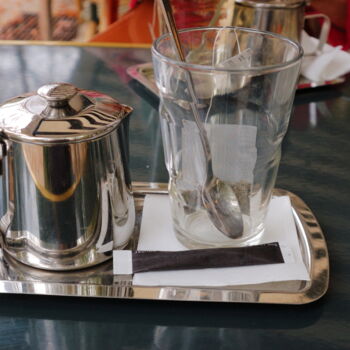 Photographie intitulée "L'heure du thé au j…" par Ernest Tosetti, Œuvre d'art originale, Photographie numérique